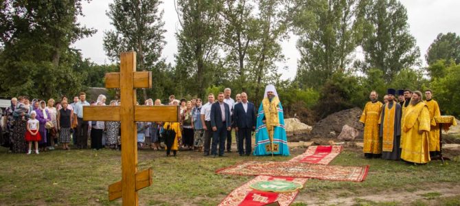 Освящение креста в основание нового храма в селе Сампур